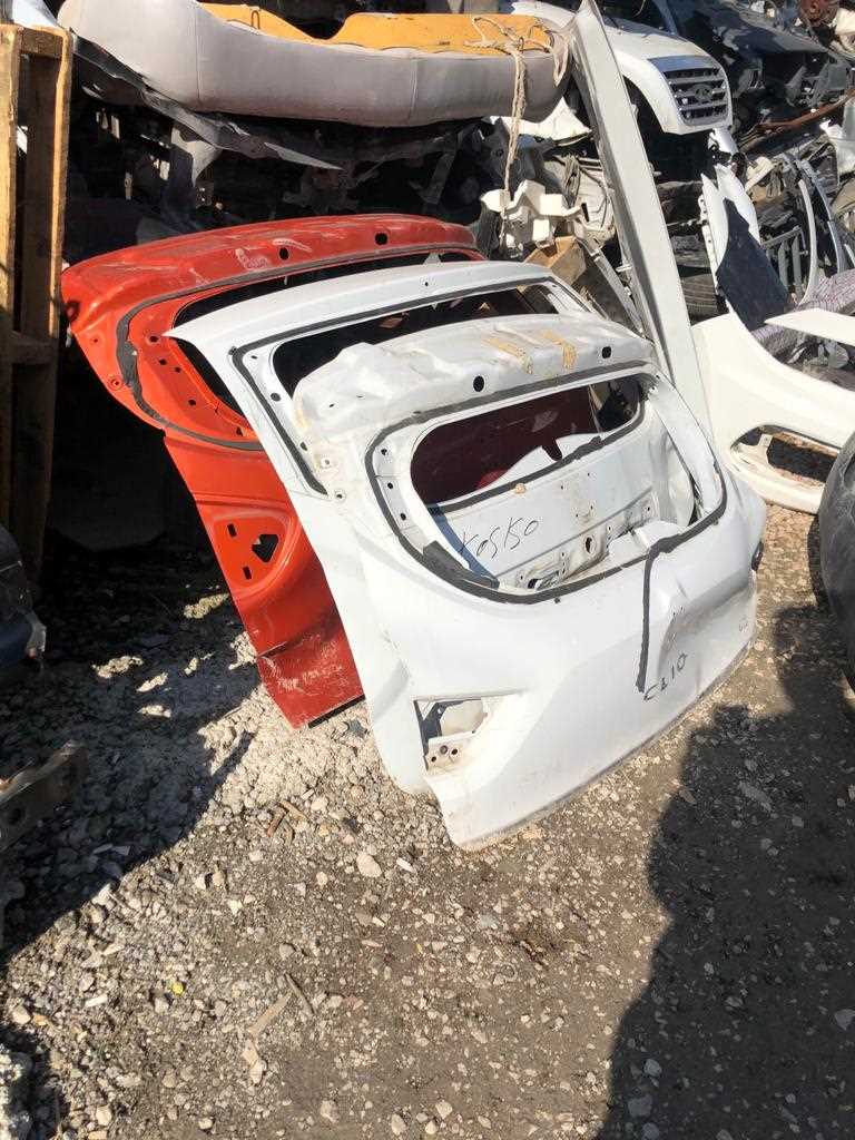 Renault clio bağaj kapağı